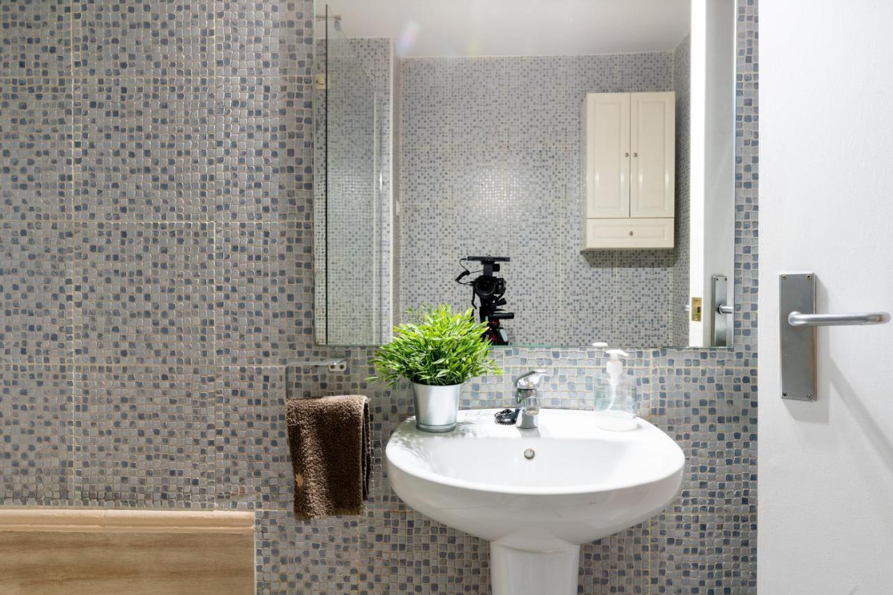 Cr Alameda Amplio Y Traquilo Apartameto Para Parejas Sevilla Buitenkant foto